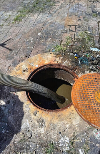https://blockeddrainswarwick.com.au/uploads/2025/07/blocked-drains-50219.jpg