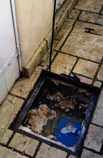 https://blockeddrainswarwick.com.au/uploads/2025/07/hero-blocked-sewers-14060.jpg
